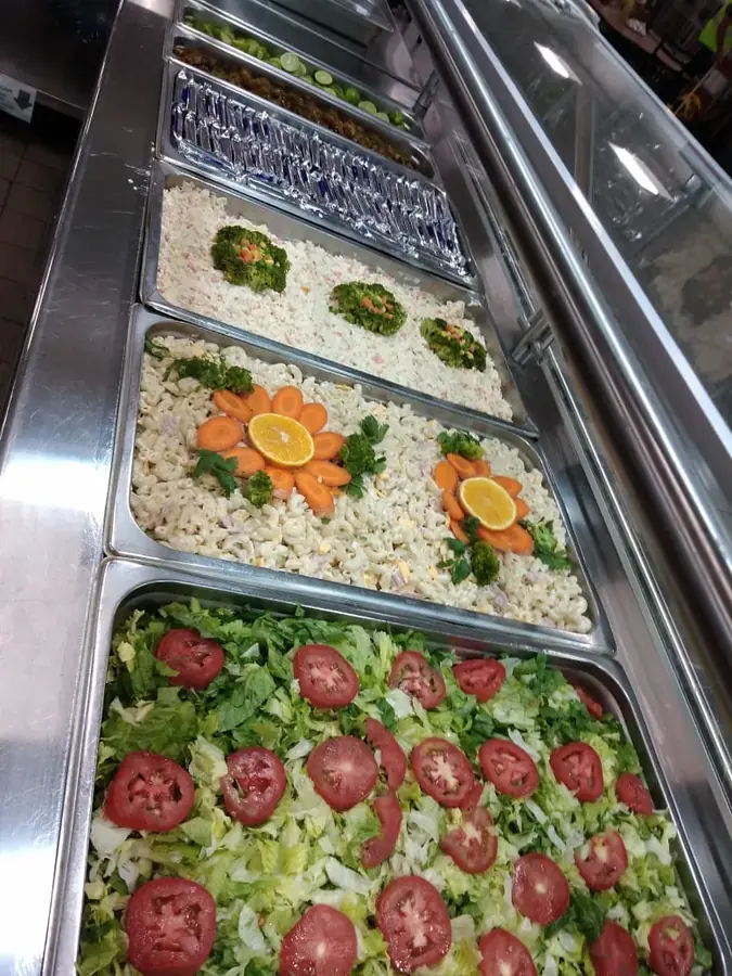 Ensaladas y guarniciones en buffet